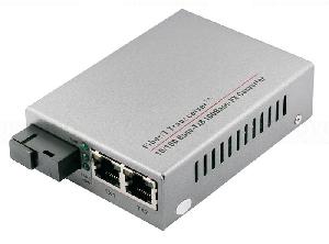 Оптический медиаконвертер Fast Ethernet. 2 медных порта(RJ45) 10/100Base-T (IEEE 802.3i, IEEE 802.3u, IEEE 802.3x), 1 оптический порт (SC, tx1550нм/rx1310нм) 100Base-FX. Дальность передачи по оптической линии до 20км