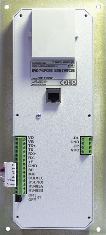 Блок вызова для совместной работы с  БУД-730. Функции: контроллера ключей VIZIT-RF3 (до 8000 шт.), голосовые сообщения. Графический OLED дисплей, дополнительные кнопки ("Консьерж", служба "112", "INFO"). Встроенная IP-телекамера