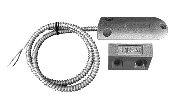 Извещатель охранный точечный магнитоконтактный, переключающие, рабочий зазор не менее 15 мм. Корпус металлический, неразборный, вывод двойная изоляция. Защитный рукав из металла. Вандалозащищенный